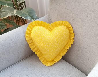 Gelb Blumenherz Kissen: Handgemachtes Dekokissen aus Baumwolle