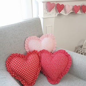 Cuscino a cuore rosso, decorazione per San Valentino, cuscino rosso, regali per la festa della mamma, decorazione a cuore, regalo per la bisnonna, cuscino con accento rosso