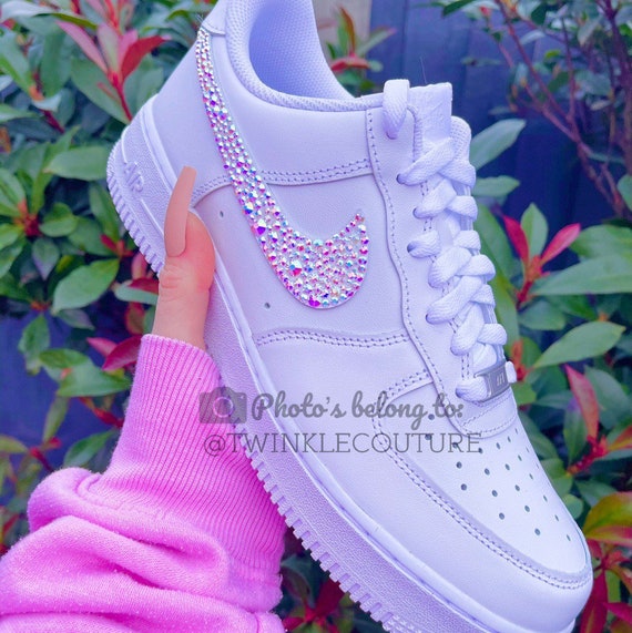 Nike diamond swoosh top
