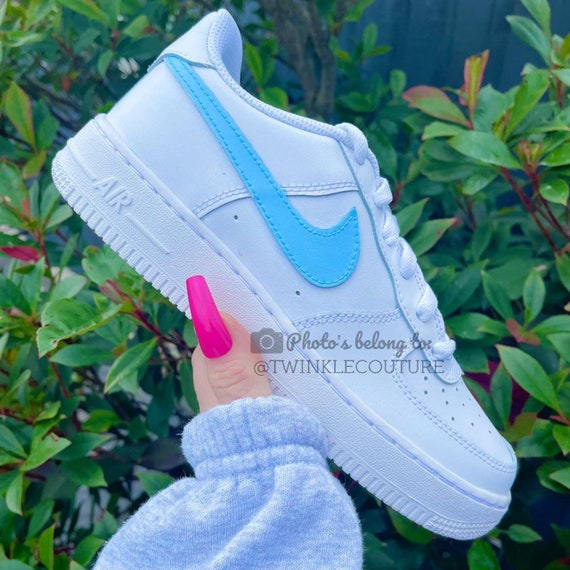 resistencia Realmente Infidelidad Swoosh azul bebé tick custom Nike Air Force 1 sneakers customs - Etsy España