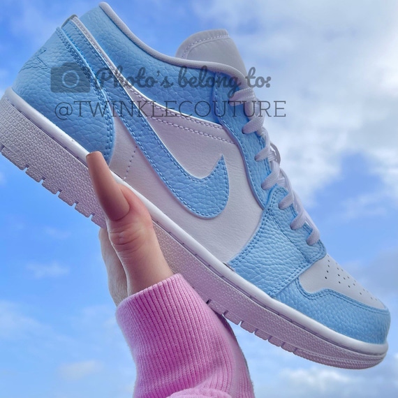 Skalk Beeldhouwwerk loterij Baby blauw custom jordan 1 low top sneakers - Etsy België