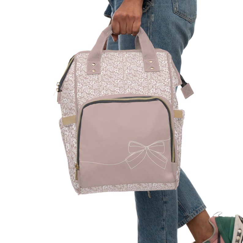 Kokette Windeltasche | Windelrucksack | Windeltasche Mädchen | Blumen-Windeltasche | Bögen | Weiche rosa Babytasche Bild 9