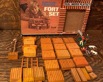 Woody's Roundup Frontier Set 木製ログセット Rare 1972 Plastoy Western Frontier Cowboys & Indians Wooden