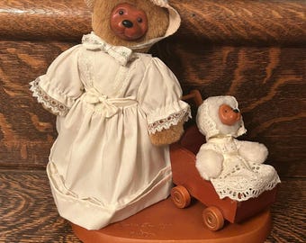 Vintage Mother's Day Robert Raikes Bears Carved Wooden Bear