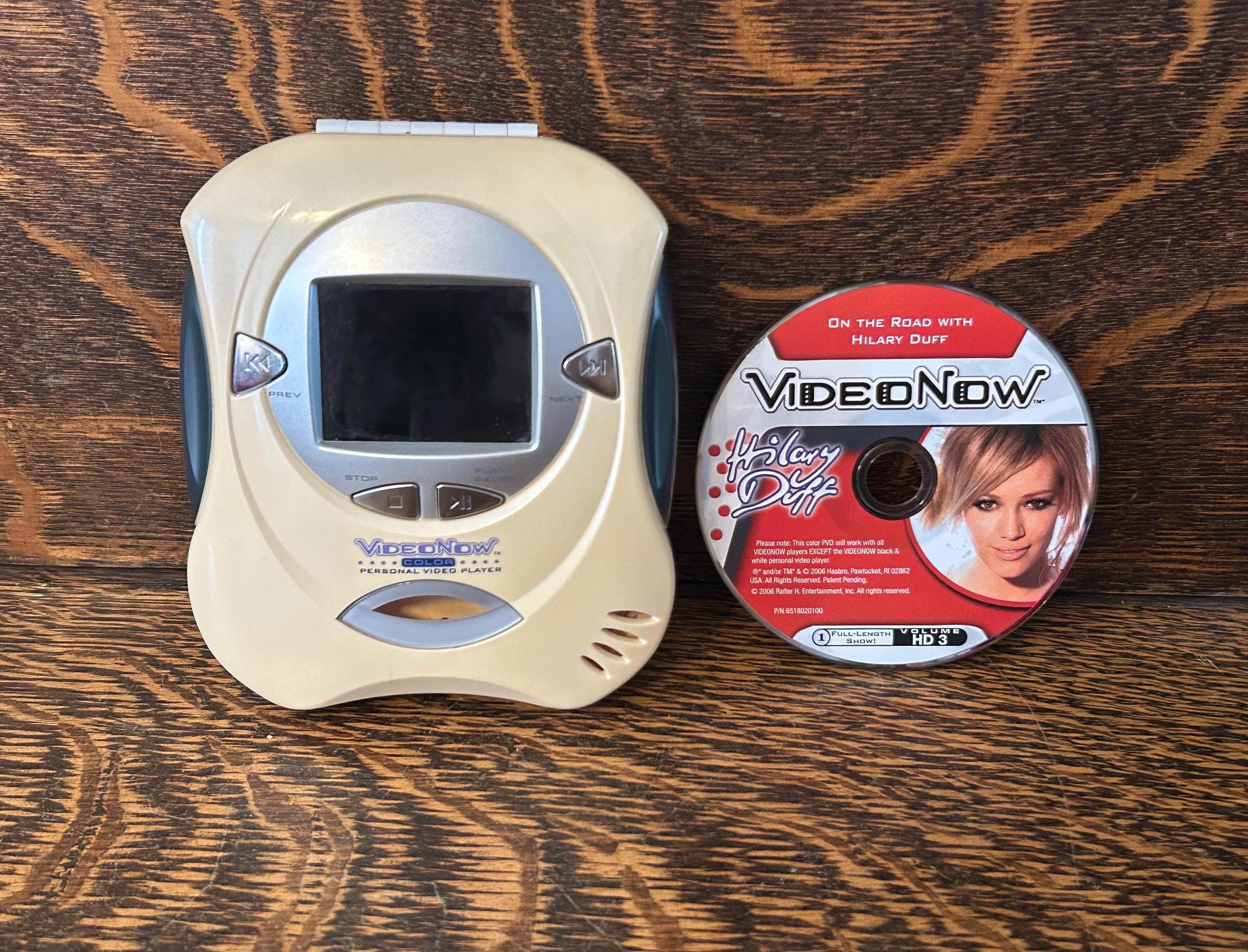2004 Hasbro Video Now Color Portable Movie Player With Hilary Duff
