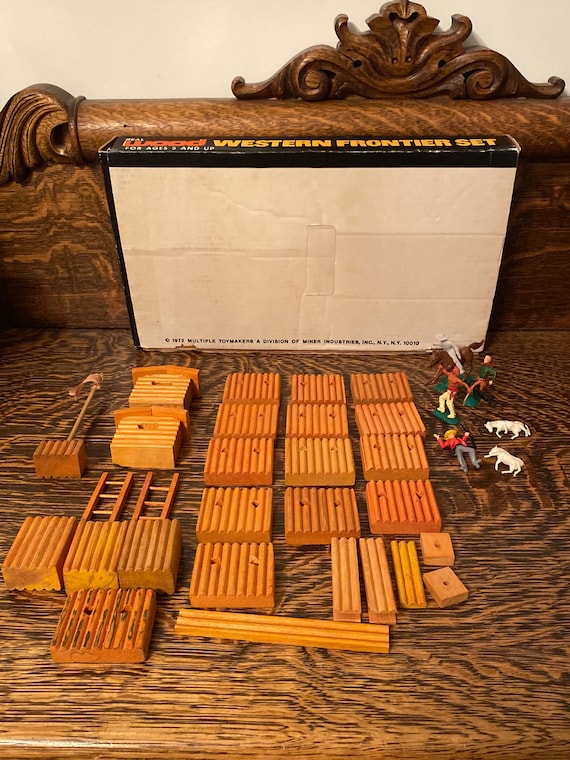 Woody's Roundup Frontier Set 木製ログセット Rare 1972 Plastoy Western Frontier Cowboys & Indians Wooden