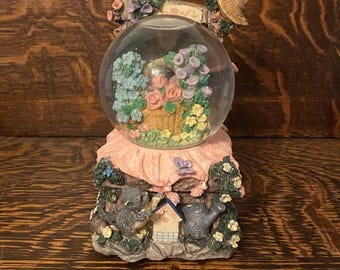 Musical Snow Globe Special Treasures 2002 Snowglobe Flower Garden