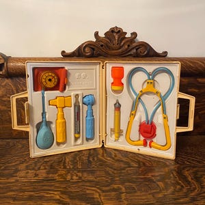 Vintage Fisher Price Medical Kit 1977 Doctor’s Kit FP #936