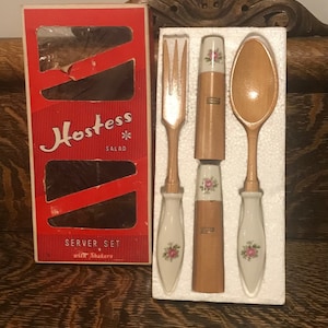 Vintage Hostess Salad Server Set With Shakers Ceramic Handle Wooden Serving Utensils Fork, Spoon, Salt & Pepper Shakers