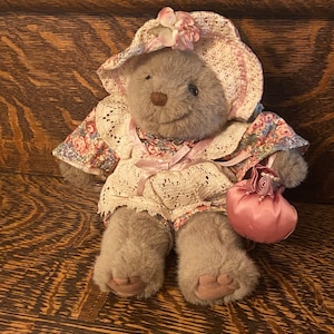 Vintage Russ Teddy Bear “Ruffles” Bear Russ Berrie & Co.