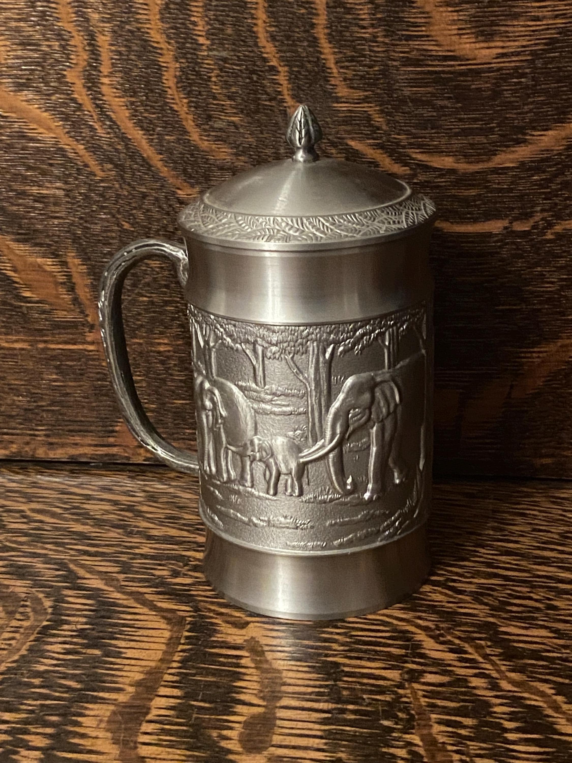 ★ ビンテージ R.M PEWTER  蓋付 マグ THAILAND ★ Vintage Thailand Pewter Stein Mug Embossed Elephants Design Metal