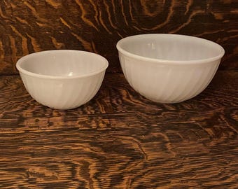 Vintage Anchor Hocking Fire-king White Ribbed Mixing Bowl Set of 2
