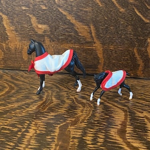 Vintage Breyer Stablemate Horses Breyer Molding Co. Horse & Foal 1975 Horspital Miniature Horse Figures 3” Horse 2” Horse