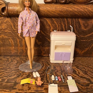 Happy Family Doctor Barbie 2002 Mattel Happy Family Pregnant Midge Line