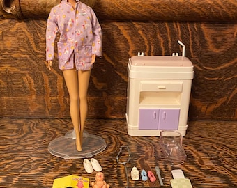 Happy Family Doctor Barbie 2002 Mattel Happy Family Pregnant Midge Line