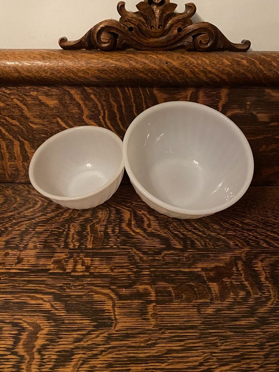 Vintage Anchor Hocking Fire-king White Ribbed Mixing Bowl Set of 2
