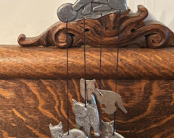 Carrillón de viento vintage de peltre con forma de gato, grupo de gatitos, decoración de gatos