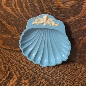Victorian Seashell Soap Dish - Cherub Angel Incolay Style - Plastic Scalloped Soap Dish - Trelawney Soap Dish