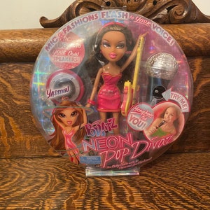 Bratz Doll Neon Pop Divaz Yasmin Rare MGA Bratz Doll Mic & Fashions Flash To Your Voice