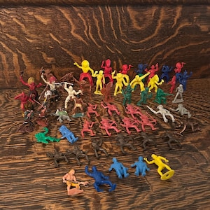 Vintage Cowboys And Indians Plastic Toy Army Men Figures Large Lot
