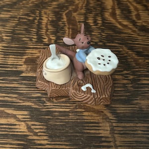 Winnie The Pooh Porcelain Disney Pooh & Friends “I Stirred In An Extra Bit of Love for You” Roo Figurine
