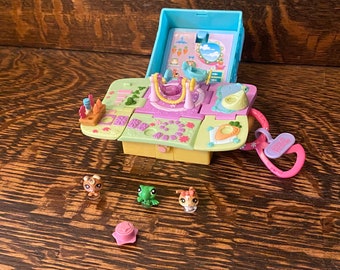 2006 Littlest Pet Shop Teeniest Tiniest Pop Up Bunny Playset Miniature LPS Compact Portable Toy