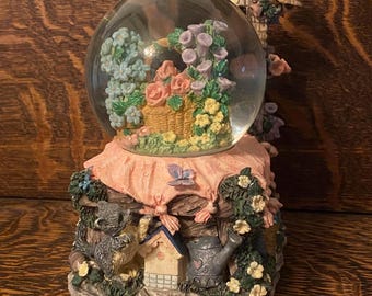 Musical Snow Globe Special Treasures 2002 Snowglobe Flower Garden