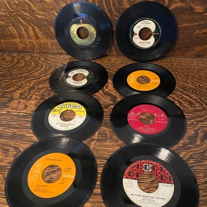 45 RPM Vinyl Records the Beatles - Yoko Ono - Elvis - the Beegees ...