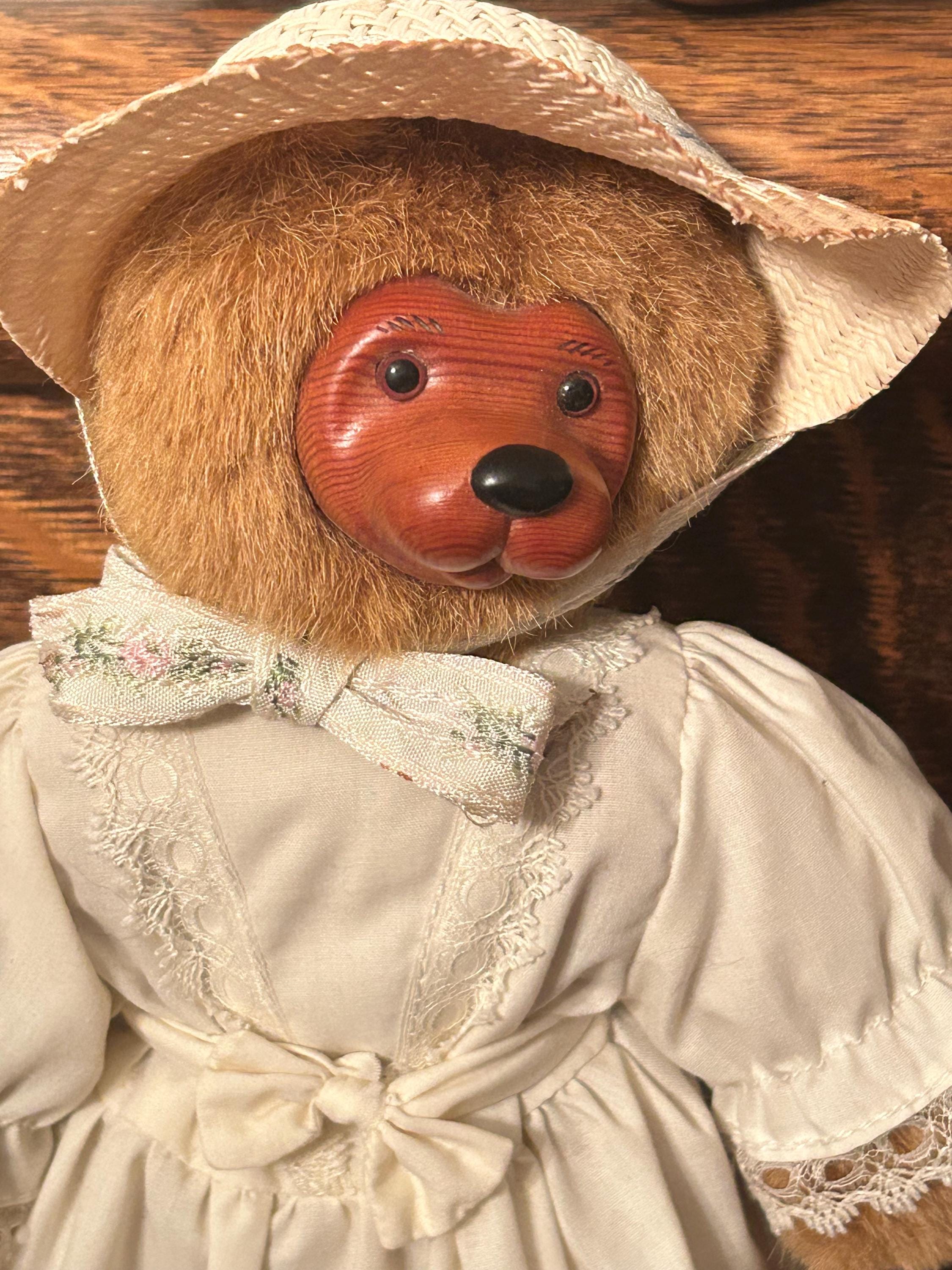 Vintage Mother's Day Robert Raikes Bears Carved Wooden Bear