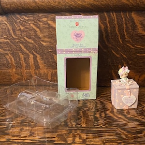 Vintage Enesco Precious Moments Jewelry Box “A Mom’s Love Is The Best Gift Of All” Double Sided Lid Ceramic Jewelry Box