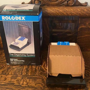Sistema organizador Rolodex antiguo VIP-35C con 500 tarjetas de la marca Rolodex