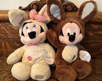 イースターのミッキー、ミニー 朝一でもミッキー＆ミニーは混んでいました😖コスチュームが可愛い