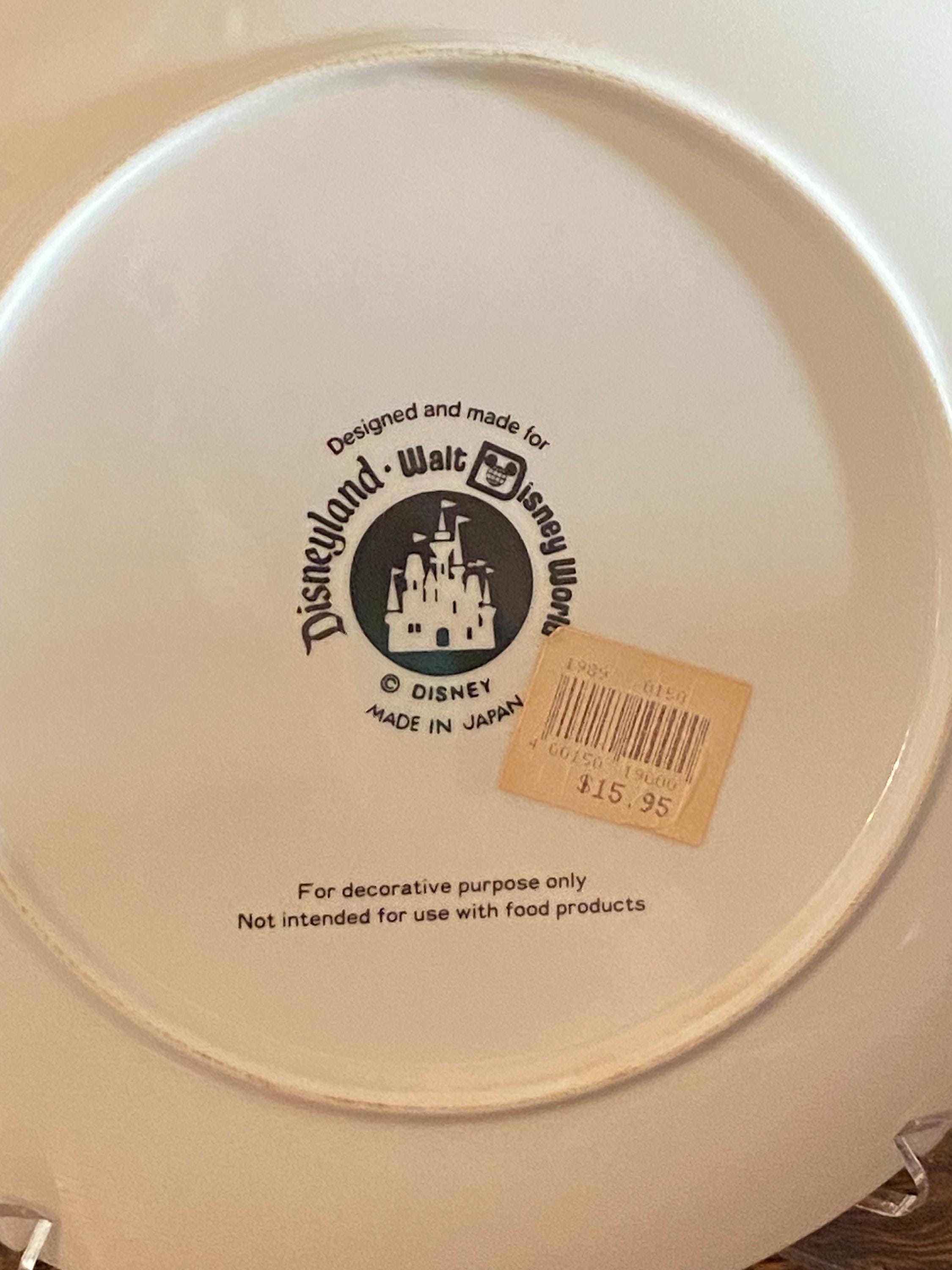 ディズニー　シンデレラ城　プレート Walt Disney World Cinderella Castle Decorative Painted Plate