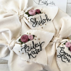 Hand Embroidered Bow, Custom Name Bows, Name Gift For Kids, Personalized Bow, Baby Shower Gift, First Birthday, Baby Headbands, Spring Bow