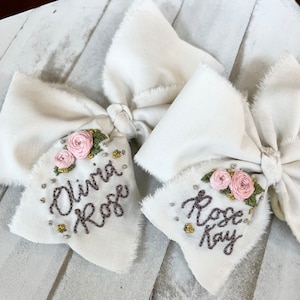 Hand Embroidered Bow, Custom Name Bow, Name Gift For Kids, Personalized Bow, Baby Shower Gift, First Birthday Bow, Baby Headband, Spring Bow image 2