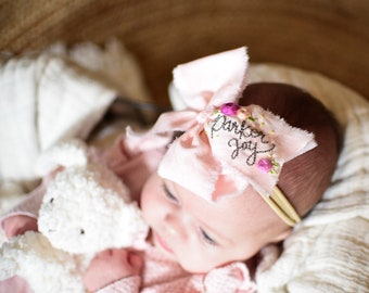 Hand Embroidered Bow, Custom Name Bows, Personalized Bow, Baby Shower Gift, First Birthday Bow, Baby Headbands, Fall bow, Name Gifts For Kid