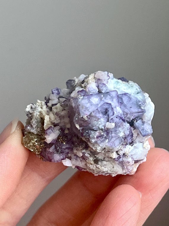 黄鉄鉱と方解石入りの蛍石磁器 - Etsy 日本