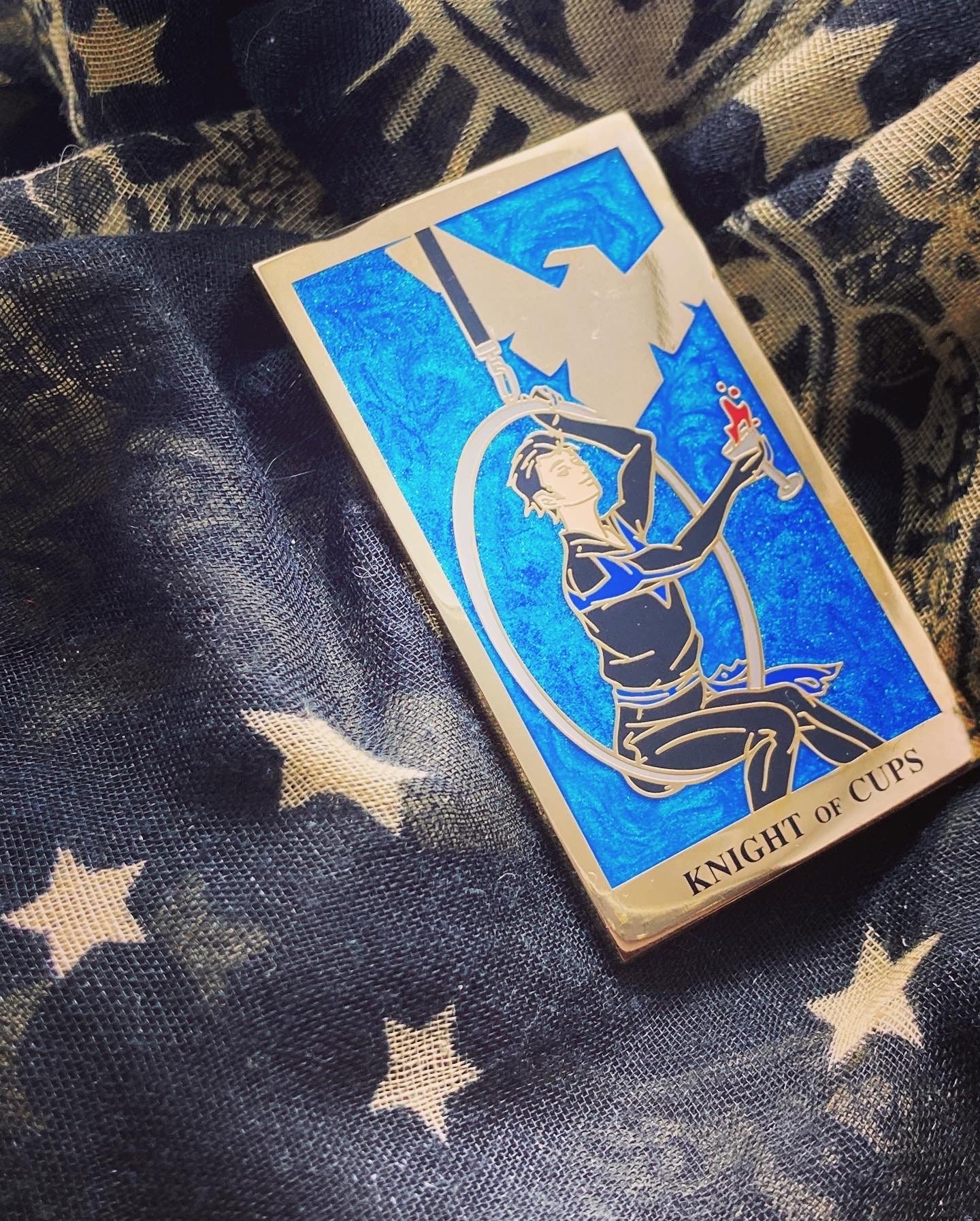 Gotham Arcana emaille pins: Knight of Cups