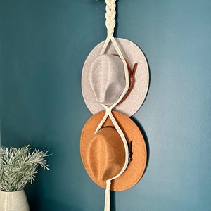 Double hat hanger
