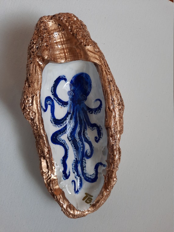Hand painted oyster shell octopus | Etsy
