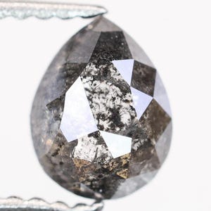 0,88 CT, 6,6 X 5,1 X 3,0 MM, Birnenform Schwarze Farbe Natürlicher Loser Diamant im Rosenschliff | Einzigartiger Brautring Stein | Kundenspezifische Schmuckherstellung | H989