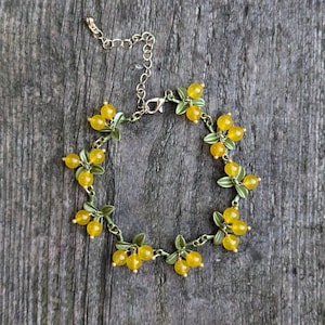 Vintage Yellow Berry Bracelet: Handmade Elegant Floral Jewelry