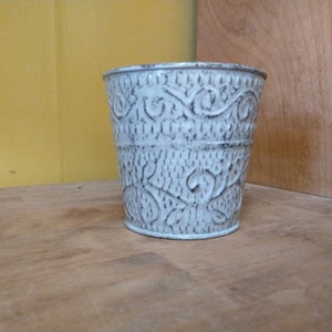 Antique White Metal Pot Planter, 4&quot;, Drain holes