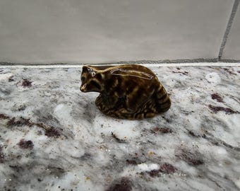 Vintage Raccoon Wade Red Rose Tea Figurine, Excellent condition
