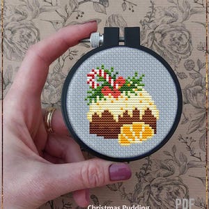 Kerstpudding modern kruissteekpatroon eenvoudig mini kerstornament cupcake winterkunst Instant download pdf