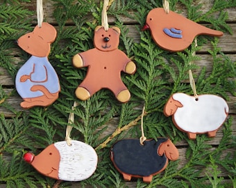 Keramik Anhänger Wandbild Geschenkanhänger handgetöpfert Dekoration Handarbeit Floristik Teddy Bär Schaf Igel Vogel Maus