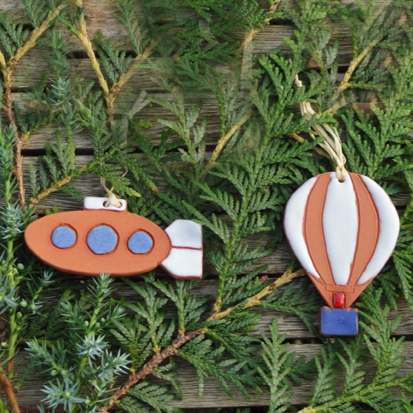 Keramik Weihnachtsbaumschmuck handgetöpfert Weihnachtsdekoration Handarbeit Floristik Geschenkanhänger Heißluftballon U-Boot