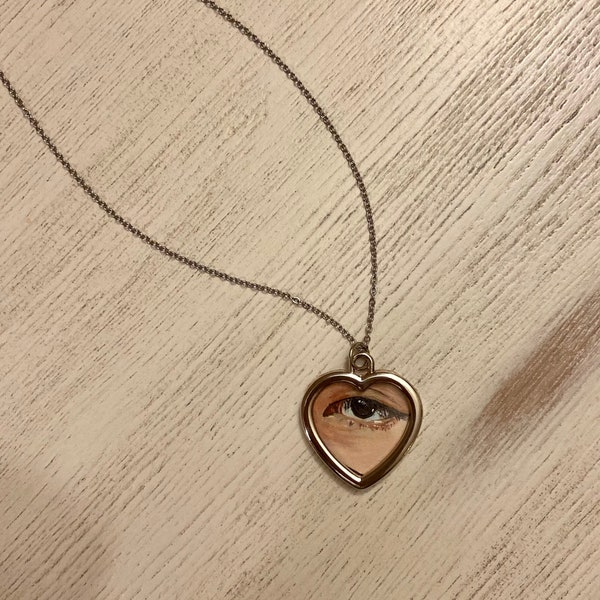 Naszyjnik i medalion Lover's Eye z lat 20. XX wieku w modzie na zamówienie