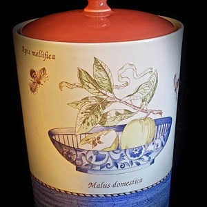 WEDGWOOD SARAH&#39;S GARDEN Cozy Cottage Core Kitchen Canister, Wedding, Anniversary, Housewarming or Birthday Gift, Vintage Botanical Decor