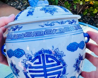 Asian Cobalt Blue & White Ginger Jar ~ Vintage Chinoiserie, Covered Crock with Foo Dog Finial